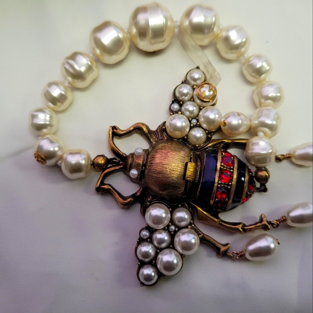 GUCCI Metalic Bee Bracelet with Crystal and Pearls